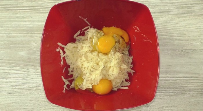 Палачинка от картофи и яйца с пълнеж от шунка