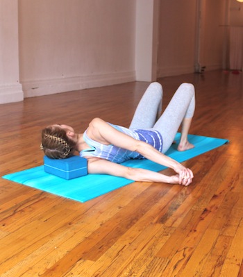 Лечебната йога премахва болката във врата и гърба