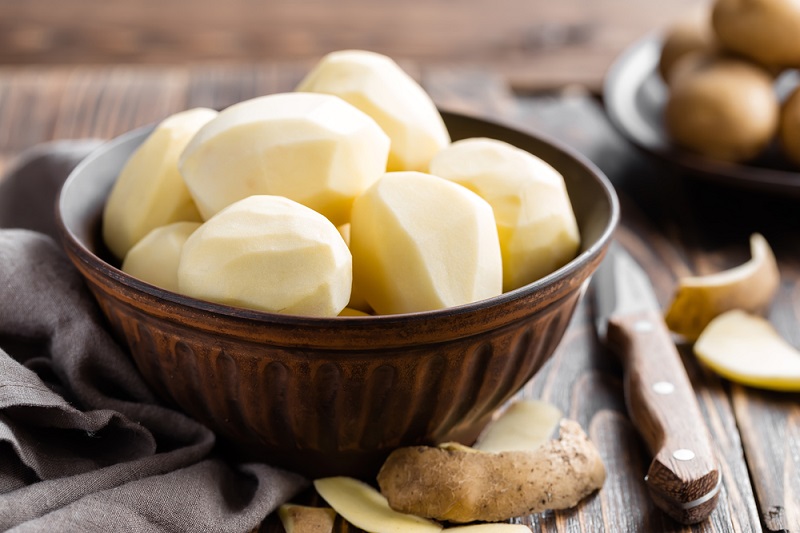 Картофи с чесън, запечени в плик - най-добрата рецепта