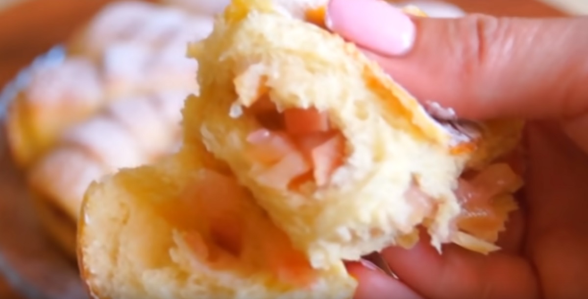 Кроасани с карамелизирани ябълки - сочен и нежен десерт