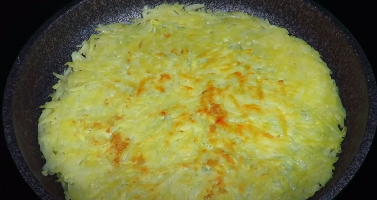 Картофи с яйце и зелен лук - бърза и лесна рецепта