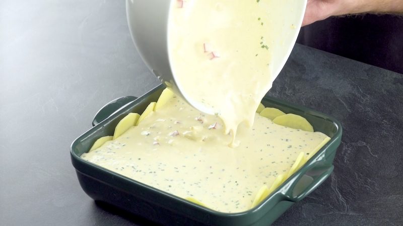 Картофена запеканка с аспержи: вкусна идея за вечеря