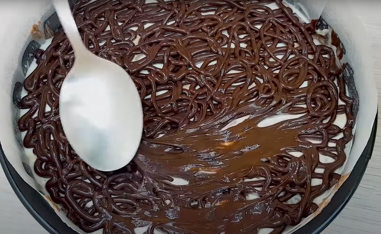 Рецепта за шоколадов чийзкейк: Вкусно лакомство за всички