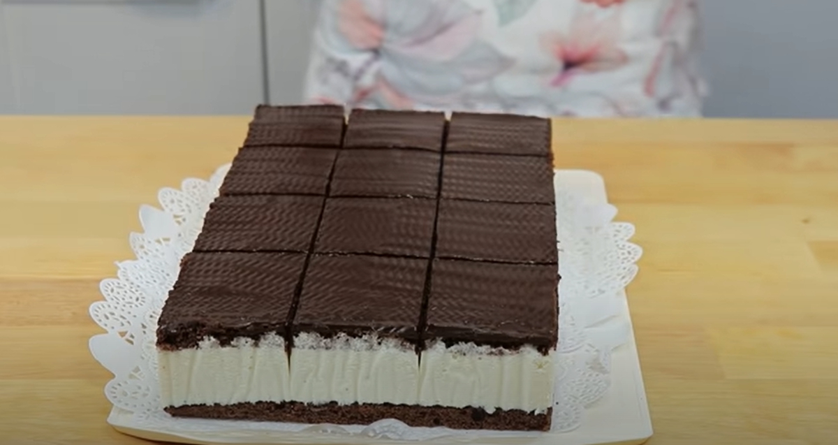 Торта с какаови блатове и сметанов крем