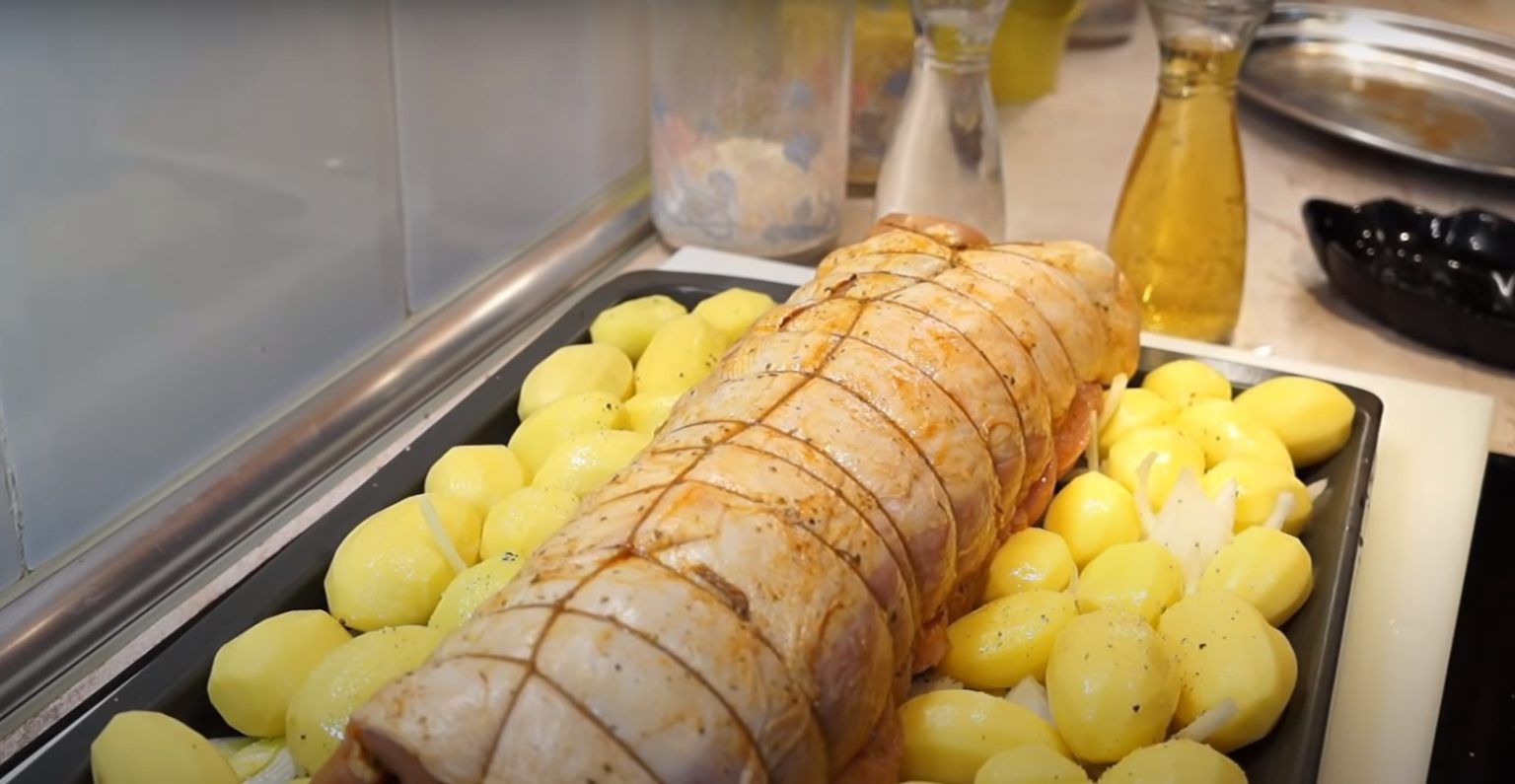 Свинско контрафиле на фурна с гарнитура от картофи