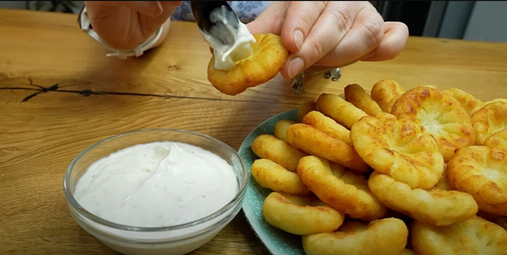 Картофени кюфтенца със сос