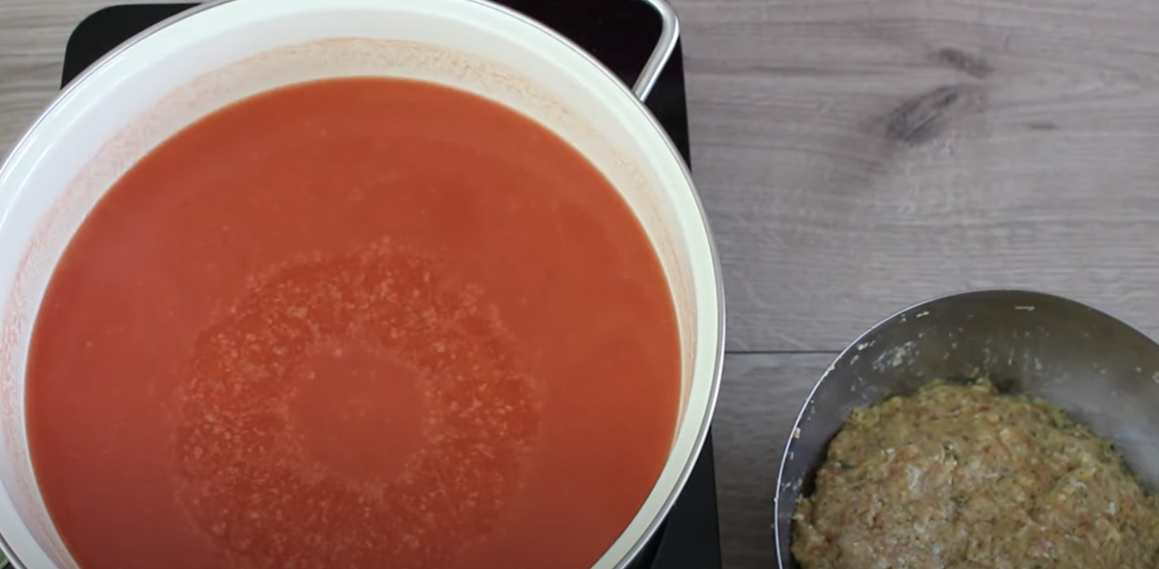 Кюфтенца с доматен сос - вкусна идея за обяд