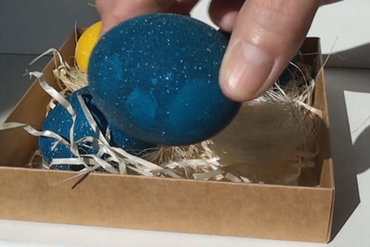 Великденски яйца на кристали - интересна техника за боядисване