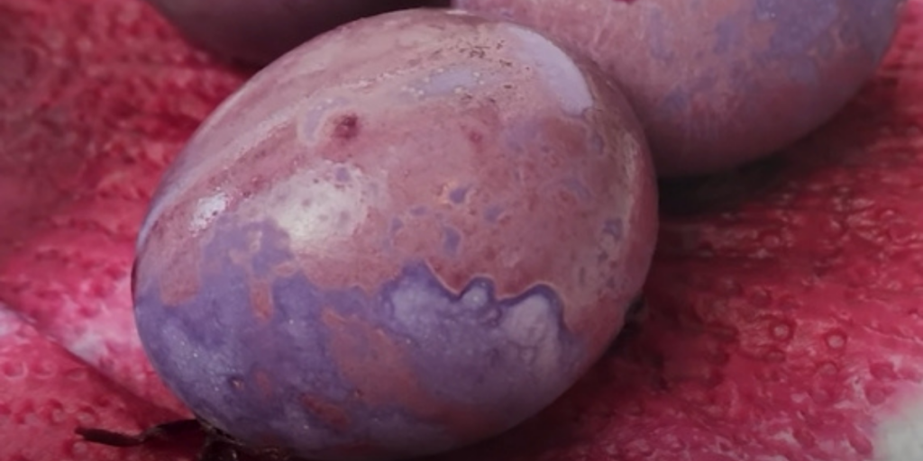 Красиво боядисани яйца за Великден с естествени средства