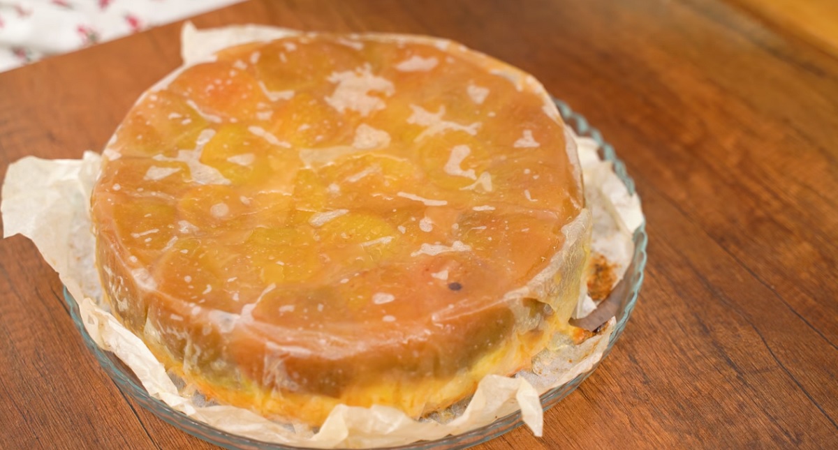 Домашен кейк с ябълки - малко тесто и много пълнеж