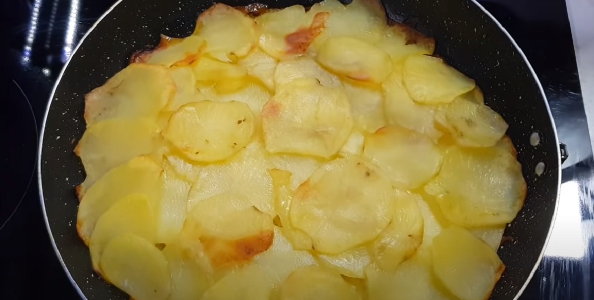 Рецепта с картофи и лук - бърза идея за обяд или вечеря