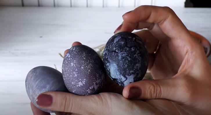 Космически великденски яйца с естествени средства