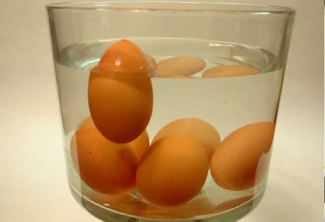 Качеството на яйцето лесно може да бъде проверено с този трик