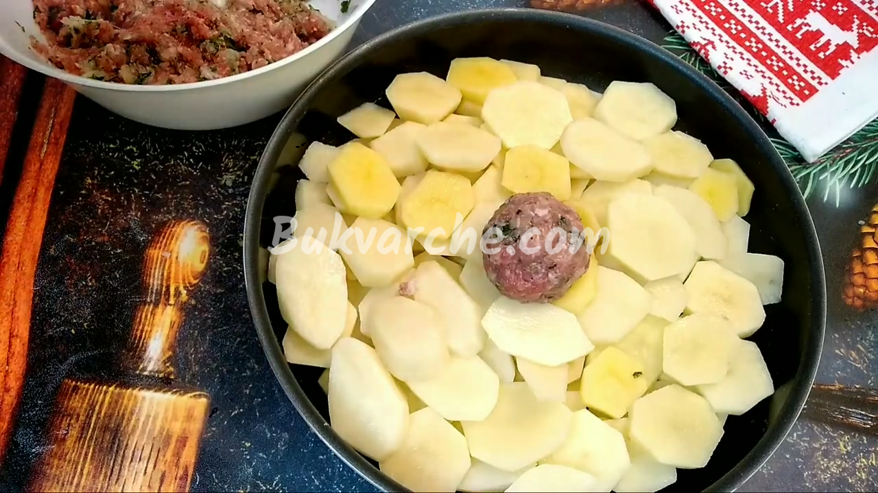Кюфтета с картофи на фурна