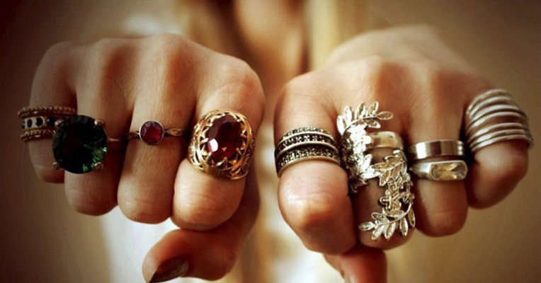 На кой пръст предпочитате да носите пръстен? Оказва се, че вашата съдба може да зависи от това.