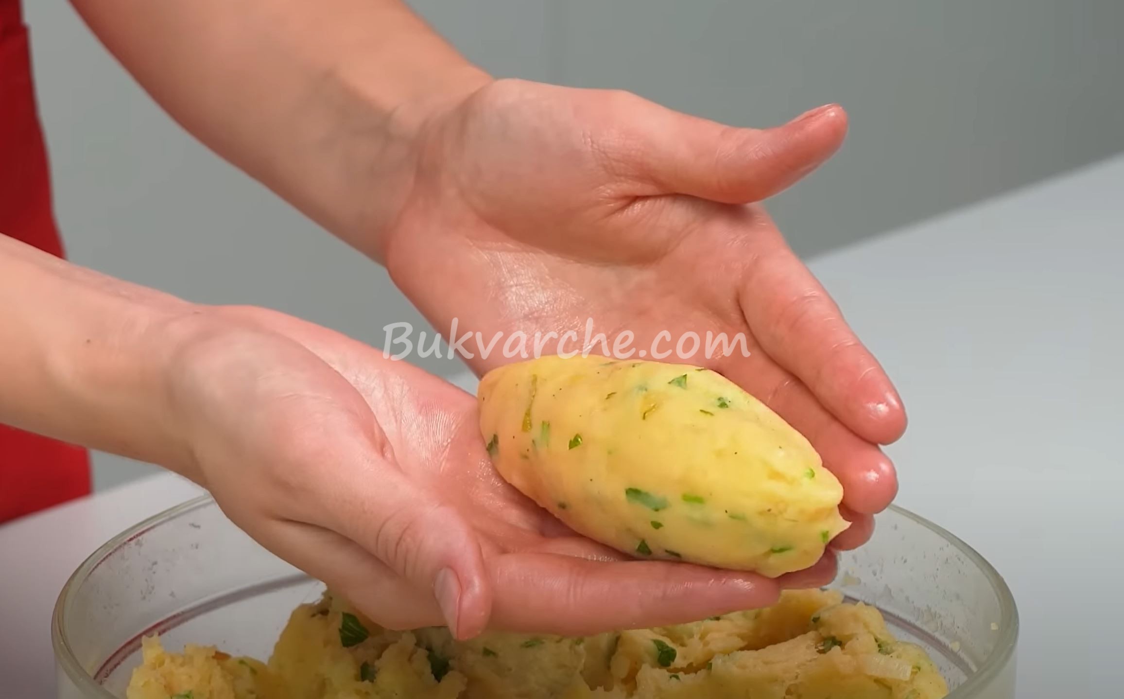 Рецепта за картофи с кашкавал и ароматен сос (2)