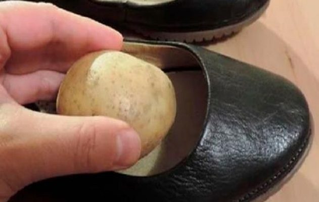 Сложете обелени картофи в обувките си! Вижте защо!